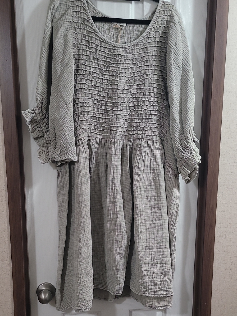 Easel 3/4 Sleeve Smocked Gauze Women’s Dress in Light Gray